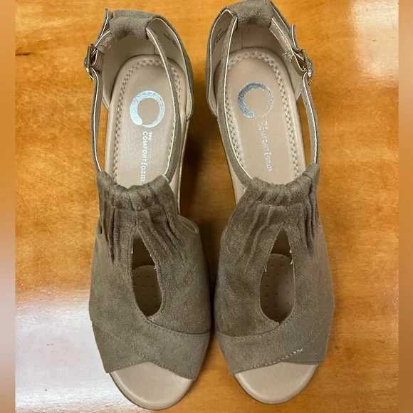 Journee Women’s Wedge Peep Toe Sandals - NIB - Picture 6 of 7